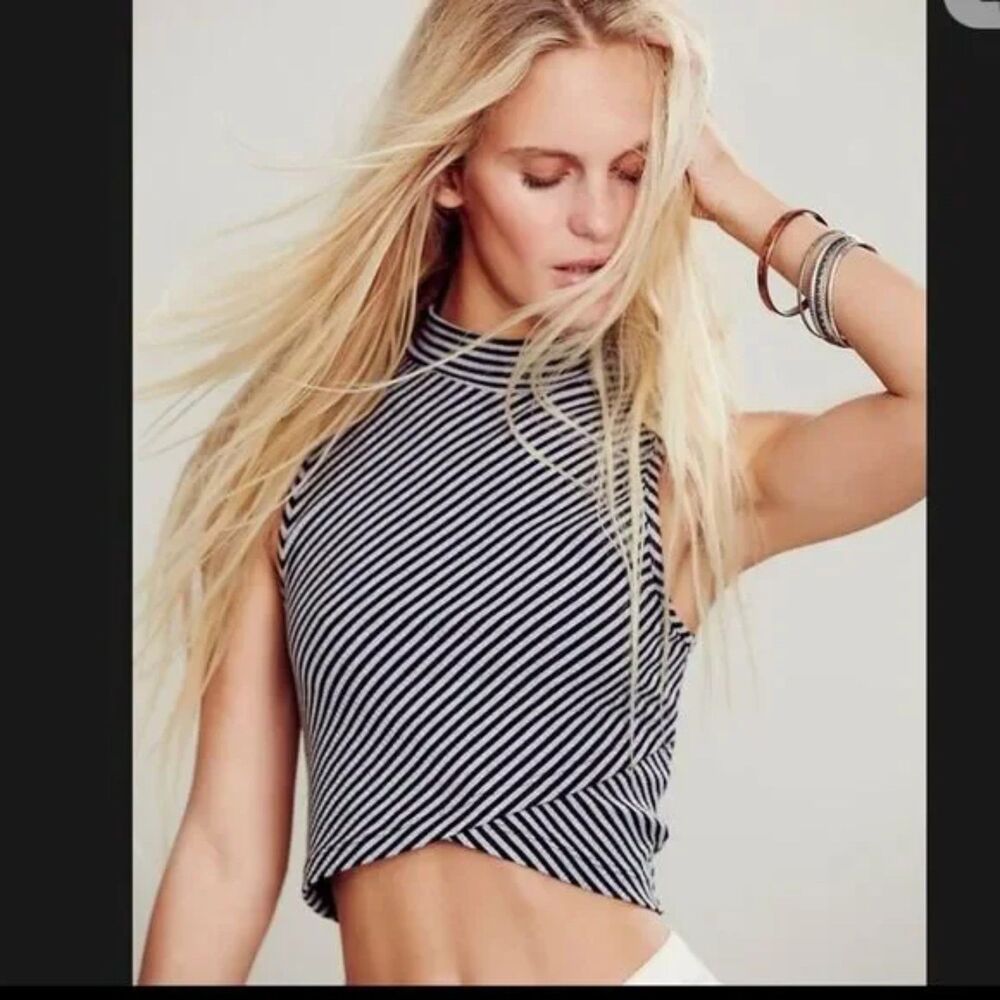 Free People Black and White Striped Tabby Cat Mock Neck Crop Tank Size L  ‎ 386
